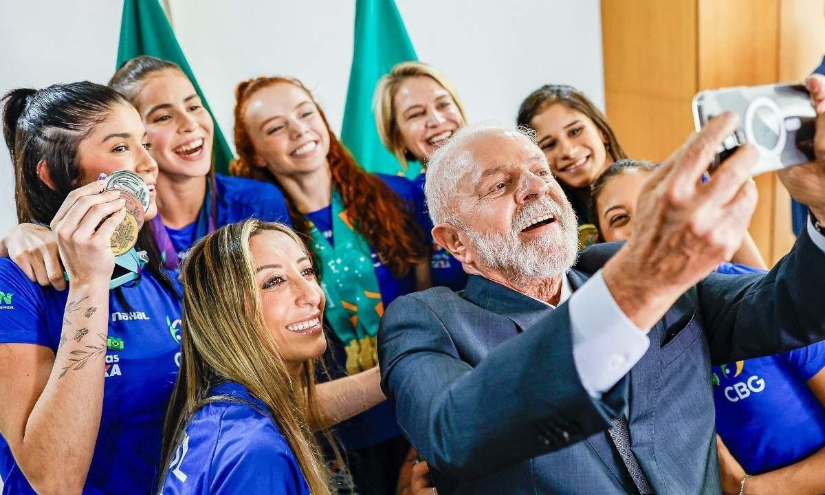 Presidente Lula em encontro com atletas medalhistas dos Jogos Pan- Americanos e Parapan-Americanos de Santiago 2023 -  (crédito: Ricardo Stuckert/PR)