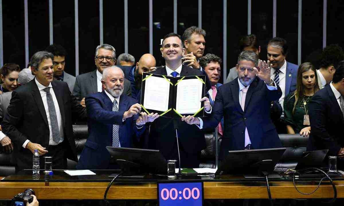 Na promulgação, houve uma disputa surda pelo protagonismo na reforma, que se refletiu nos discursos dos principais envolvidos nas negociações para sua aprovação -  (crédito: Marcos Oliveira/Agência Senado)