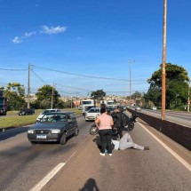 Carro e moto se envolvem em acidente no Anel - Wellington Barbosa/EM/D.A.Press