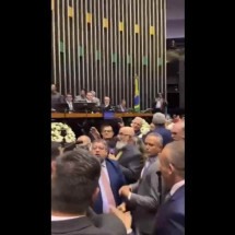 Vice-presidente do PT dá tapa na cara de parlamentar de oposição - Reprodução