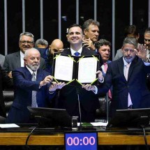 Bate boca e tapa na cara roubam a cena de Lula - Marcos Oliveira/Agência Senado