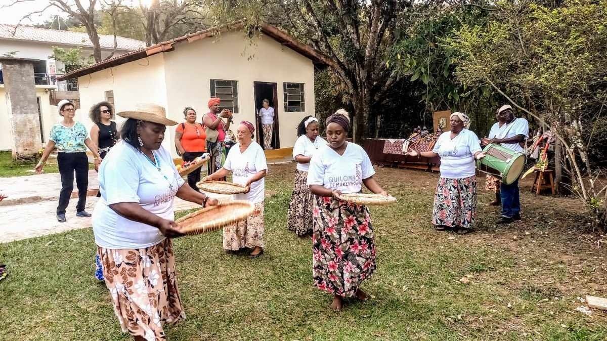 Em uma das experiências do catálogo Céu de Montanhas, em Brumadinho, o visitante percorre quilombos e se depara com os cânticos da benzedeira Dona Nair, do Quilombo de Marinhos, tem poder cura-Carlos Altman/EM