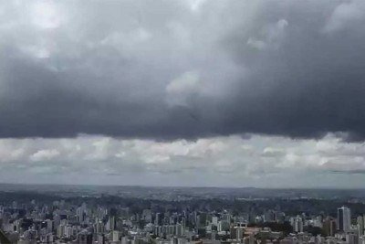 Natal deve ser nublado e pode ter pancadas de chuvas fortes e trovoadas no Natal -  (crédito: Ed&eacute;sio Ferreira/EM/D.A.Press)