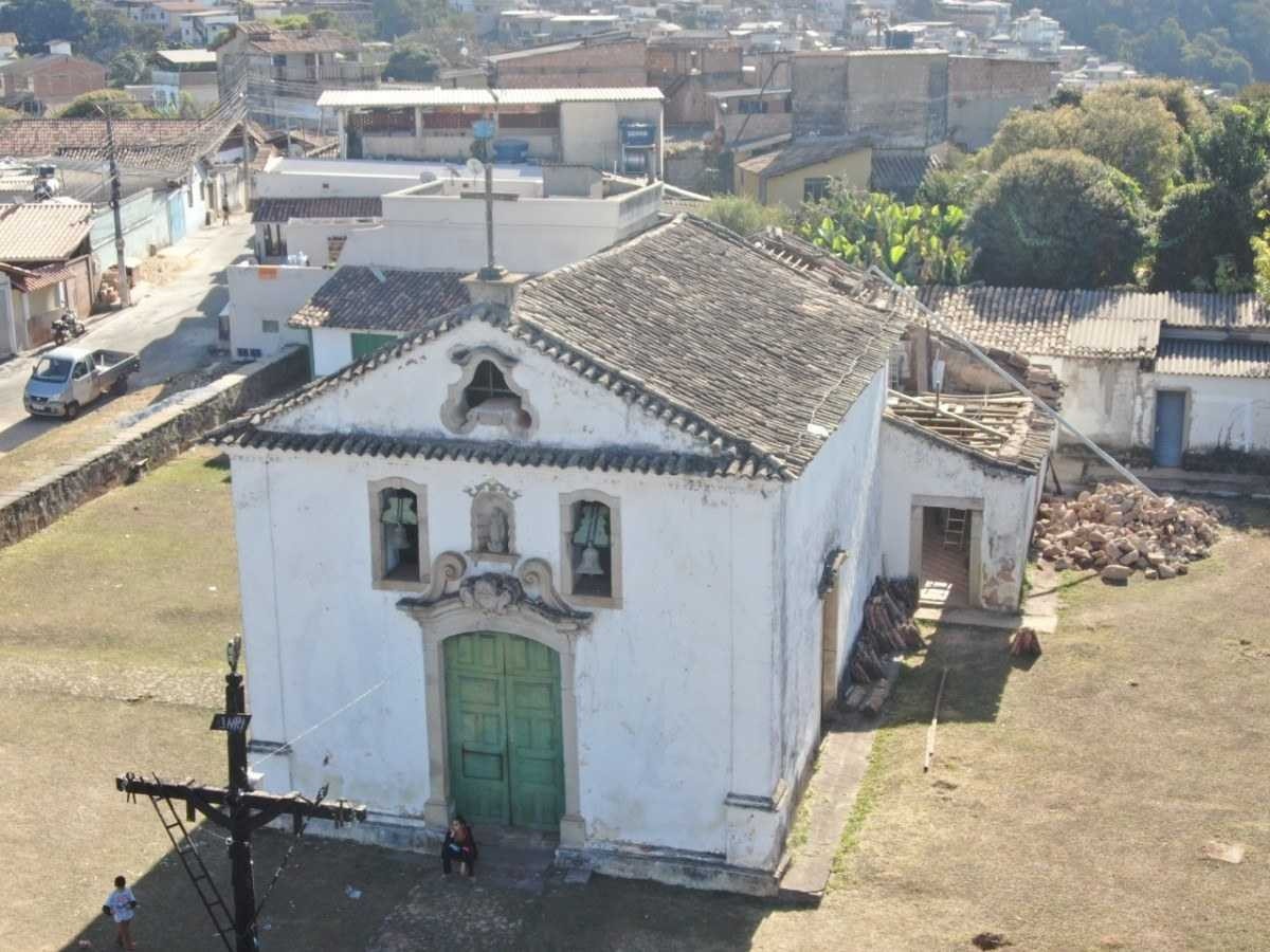Risco de desabar: Igreja do Rosário, em Itabirito, pede socorro