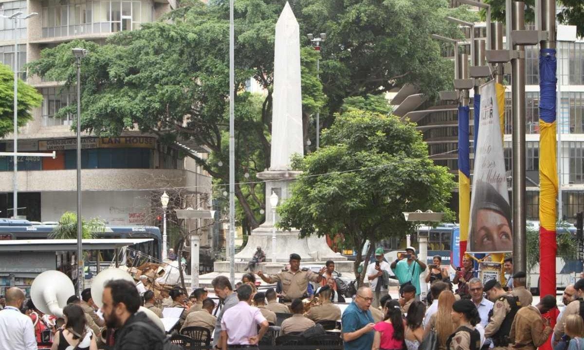 Banda da Polícia Militar trouxe o espírito do Natal para as ruas de Belo Horizonte -  (crédito: Edesio Ferreira/EM/D.A.Press)