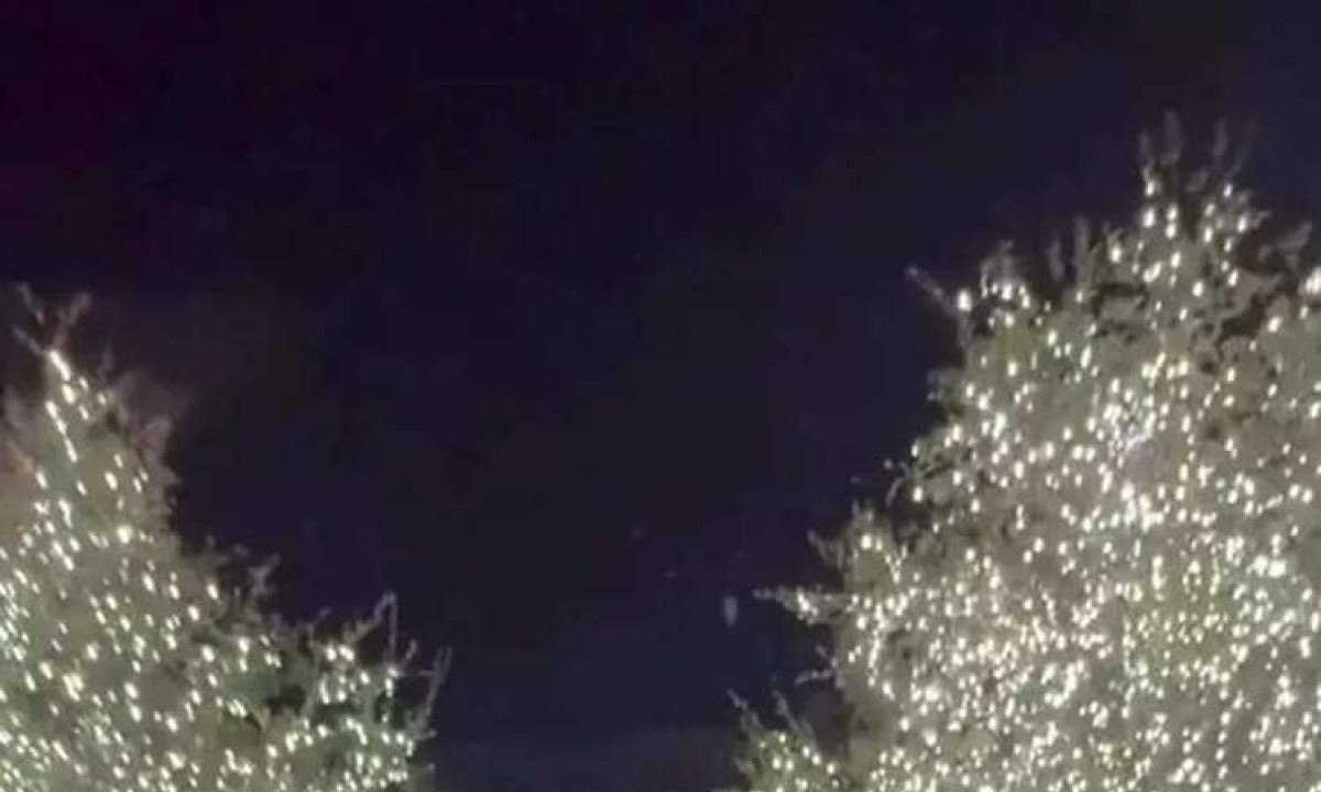 Kim Kardashian decorou a casa inteira para o Natal e ainda instalou pista de patinação no gelo -  (crédito: Reprodução/ Instagram)