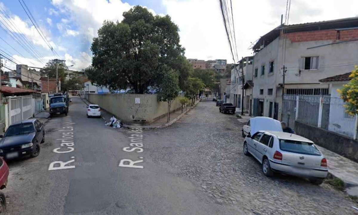 Crime aconteceu na frente de uma escola, em Teófilo Otoni -  (crédito: Google Street View)
