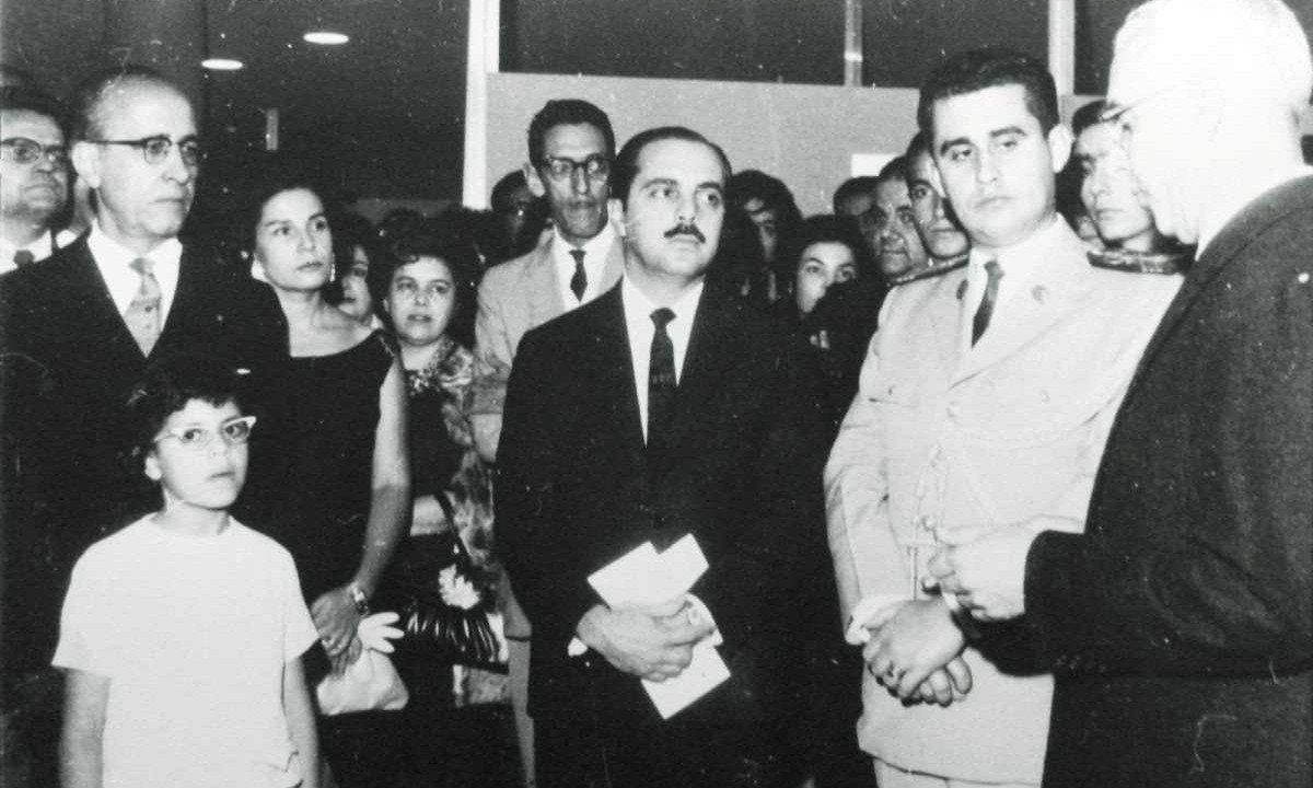 A "Semana Nacional de Poesia de Vanguarda", realizada em agosto de 1963, em BH, reuniu algumas das melhores cabeças pensantes do país naquele período, incluindo poetas, críticos e tradutores -  (crédito: Reprodução)