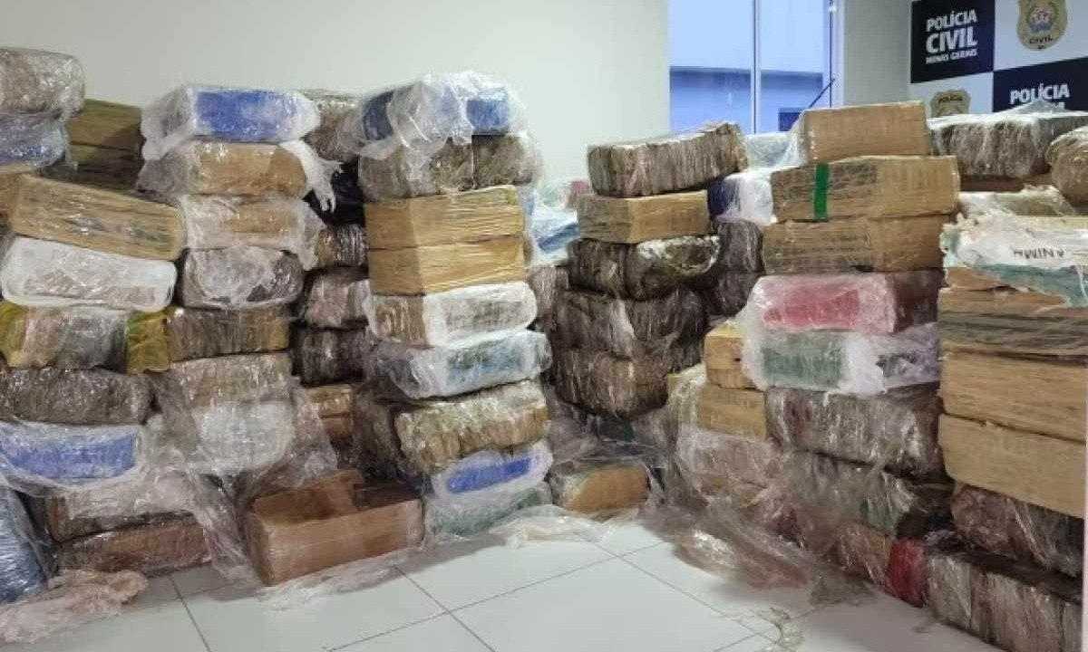 A droga estava em uma carreta que veio do Mato Grosso do Sul -  (crédito: PCMG/Divulgação)