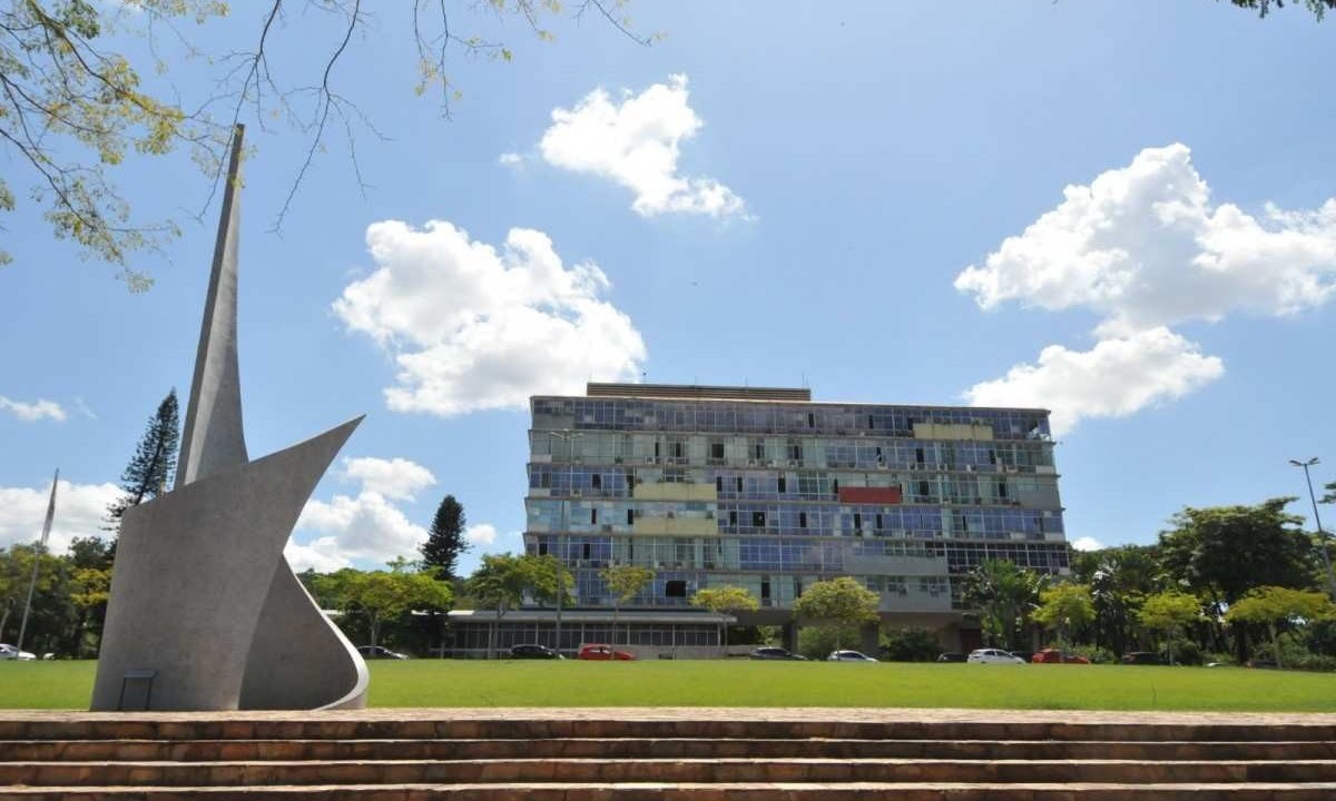 UFMG é uma das universidades que assinam a nota que critica a fatia do orçamento destinada às institutições federais de ensino superior -  (crédito: Gladyston Rodrigues/EM)