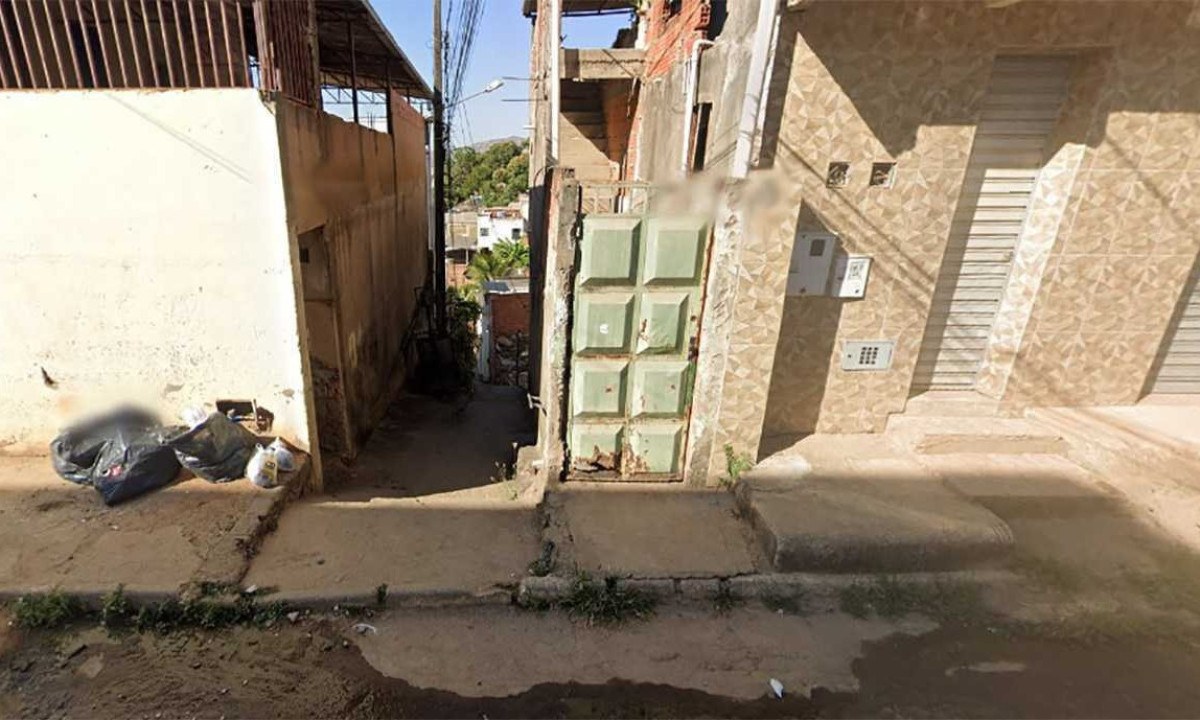 Beco onde fica a Casa do Ananias era usado para tráfico e guarda de armas de fogo de criminosos -  (crédito: Reprodução/Google StreetView)