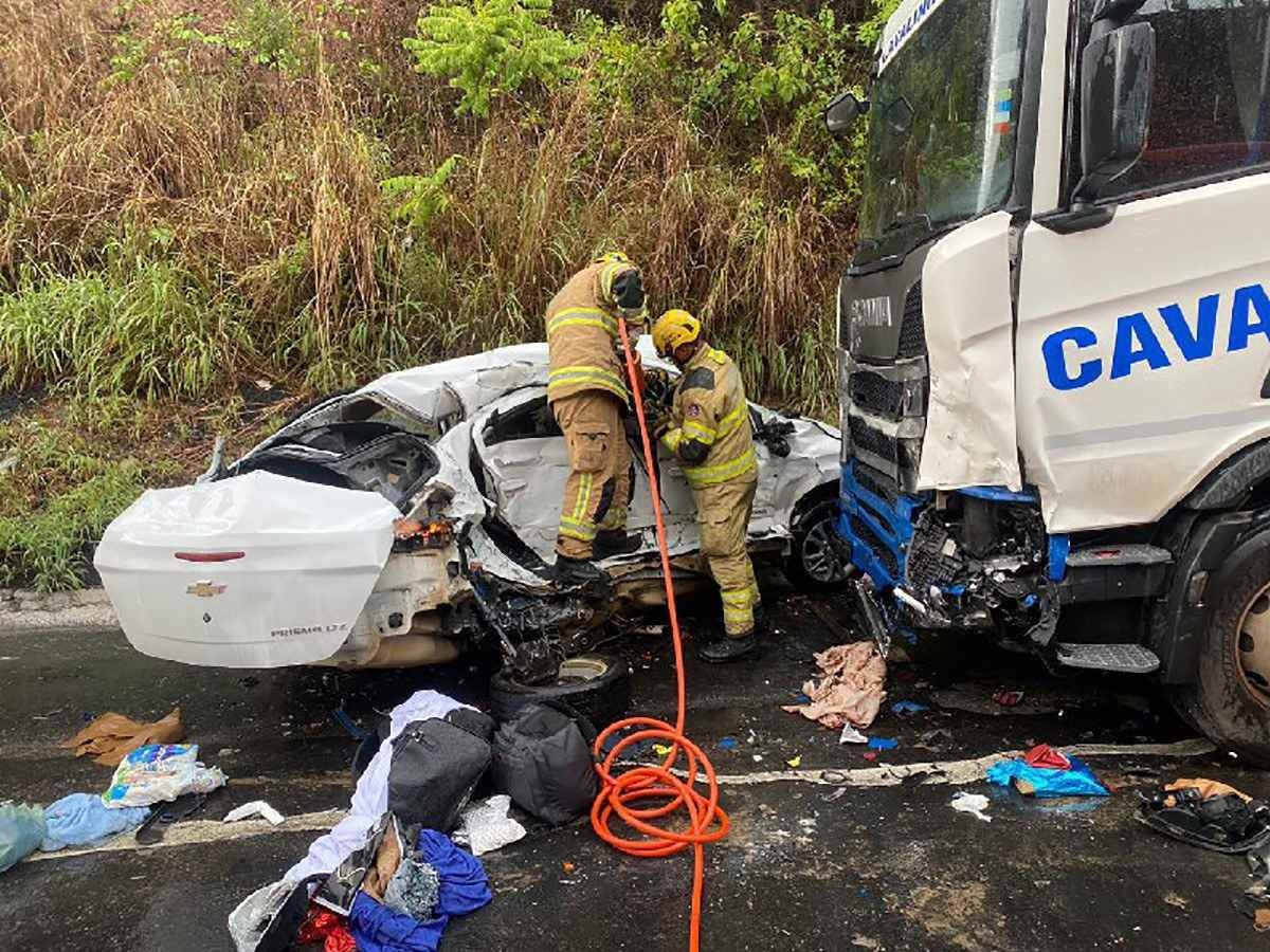 Quatro de uma família morrem em acidente na rodovia mais mortal de MG