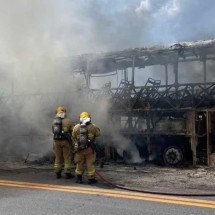 Ônibus de viagem com 40 passageiros pega fogo no Norte de Minas - Corpo de Bombeiros/Divulgação