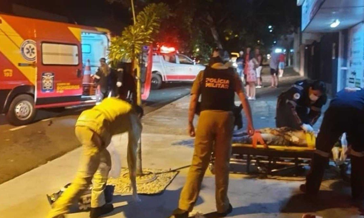 Homem invadiu ceia de Natal da família, matou três pessoas e deixou outras quatro feridas em Maringá, no Paraná -  (crédito: Corpo de Bombeiros/Divulgação)