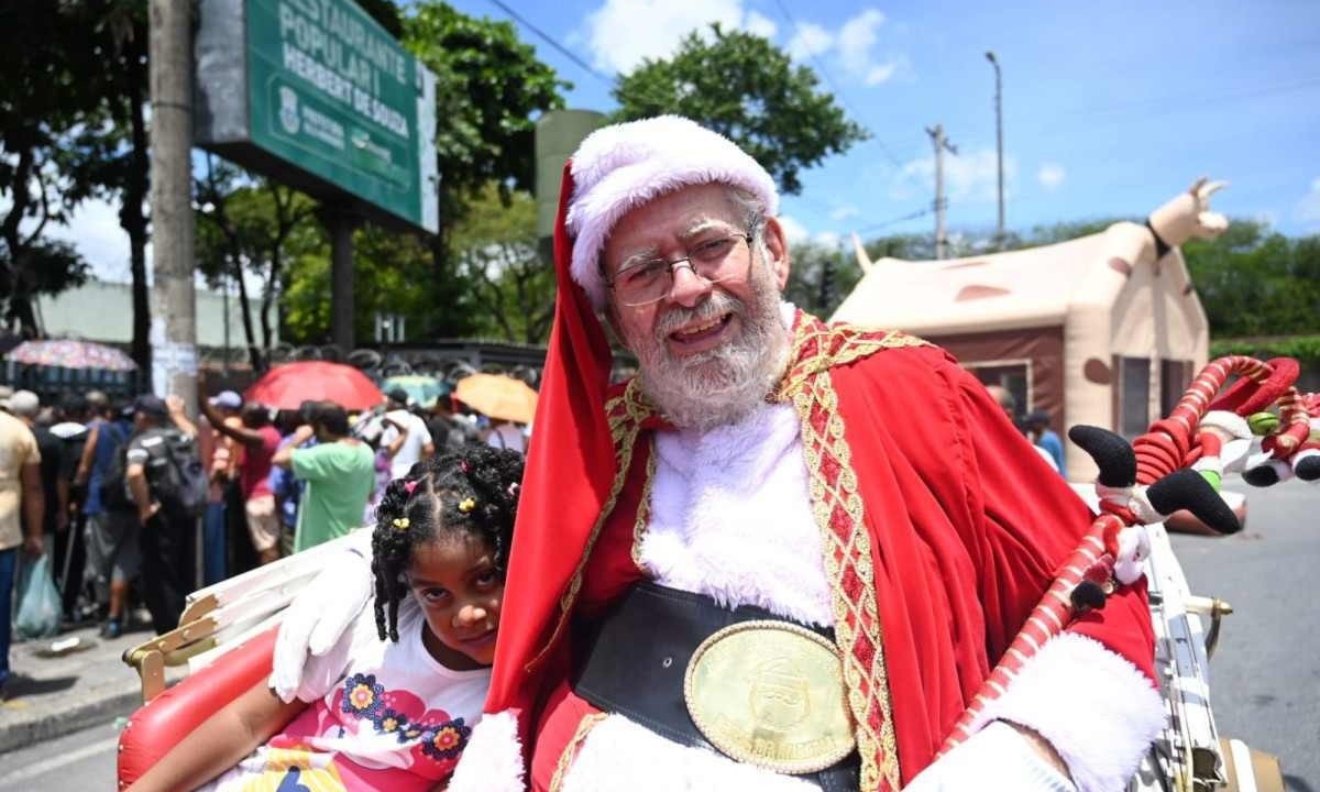 Papai Noel alegrou o Natal de milhares de moradores de BH no Restaurante Popular Herbert de Souza -  (crédito: Leandro Couri/EM/D.A. Press)