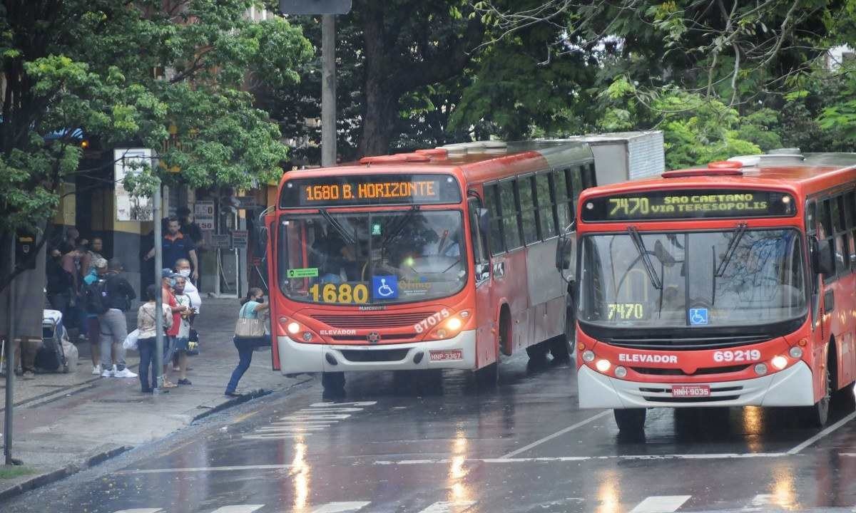 Passagens de ônibus metropolitanos sofrem aumento de preço