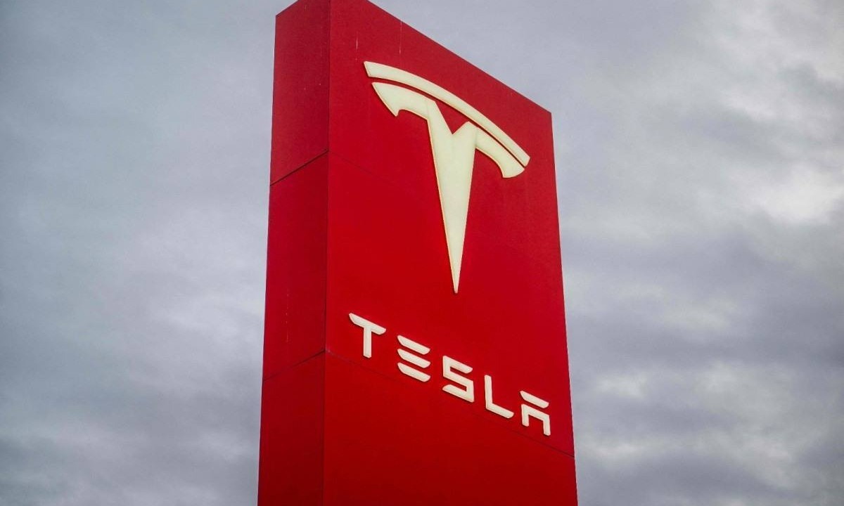 Robô ataca engenheiro na fábrica da Tesla, caso ocorreu em 2021 -  (crédito: Brandon Bell)