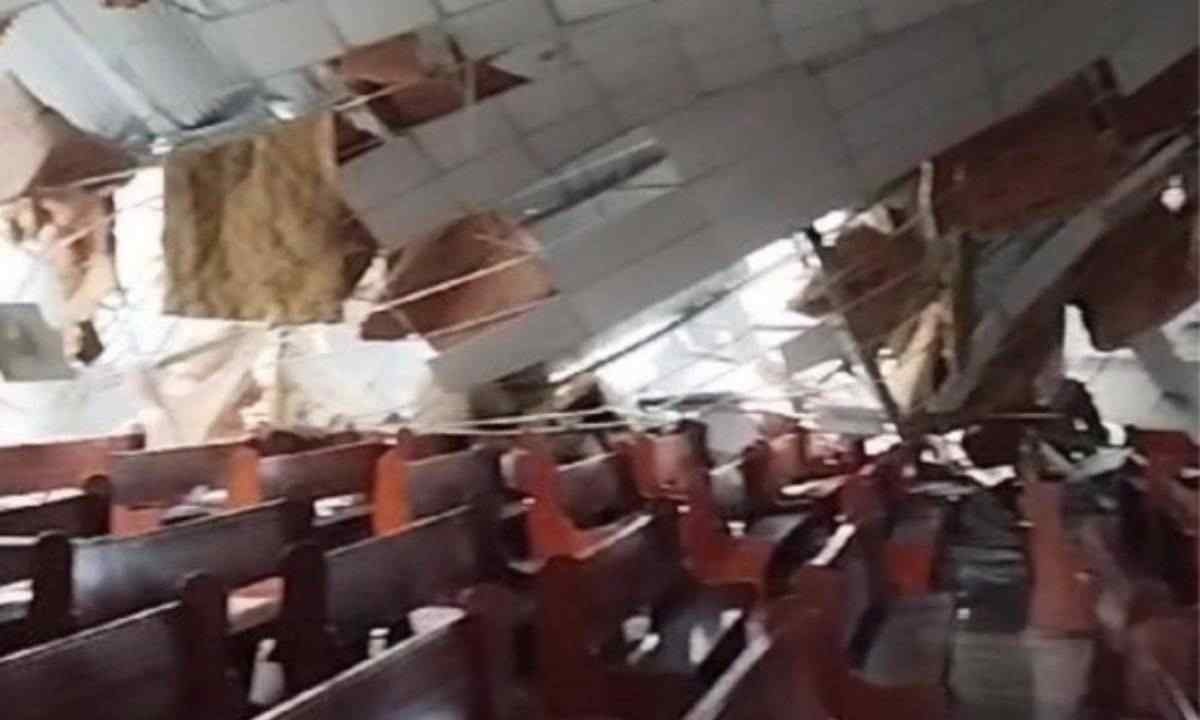 Tempestade derruba teto de igreja no interior de Minas