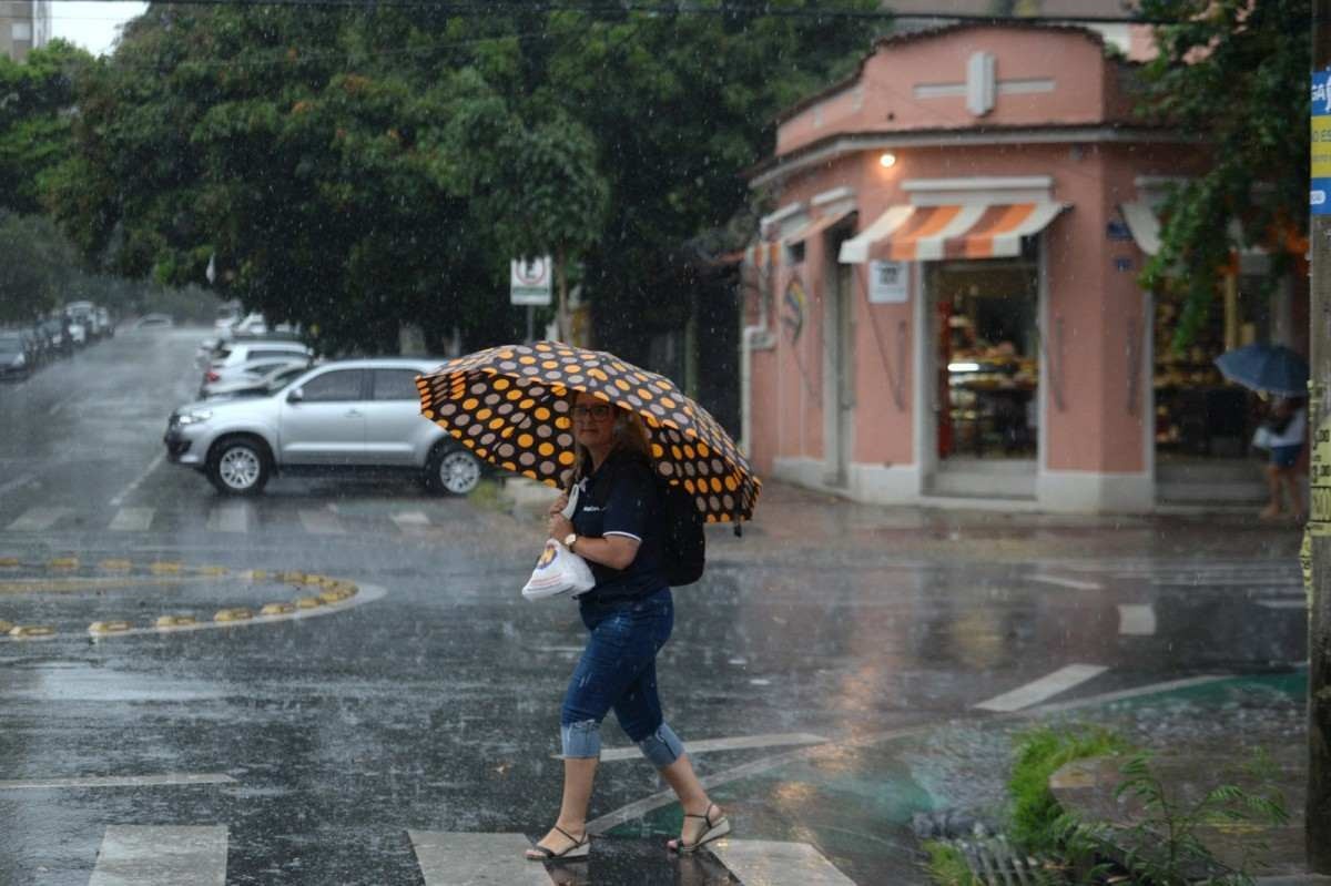 Minas tem 170 cidades com alerta de chuva forte e risco de alagamento