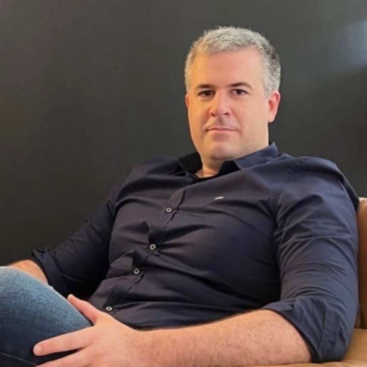'A ponteira especial conectada ao gerador de plasma distribui a energia de forma uniforme e eficiente, garantindo retração de pele regular e contínua' Pedro Bersan, cirurgião plástico associado à Sociedade Brasileira de Cirurgia Plástica (SBCP)