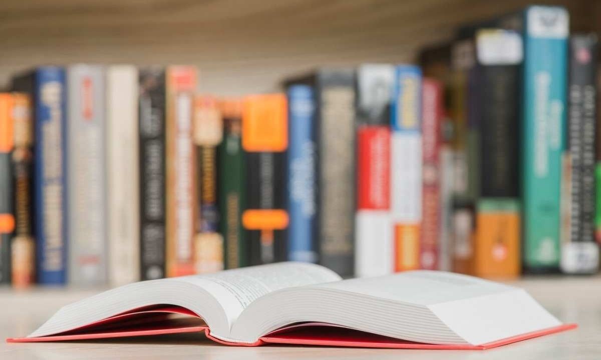 Promoção de livros na Savassi busca incentivar o consumo de livros  -  (crédito: Freepik/Reprodução)