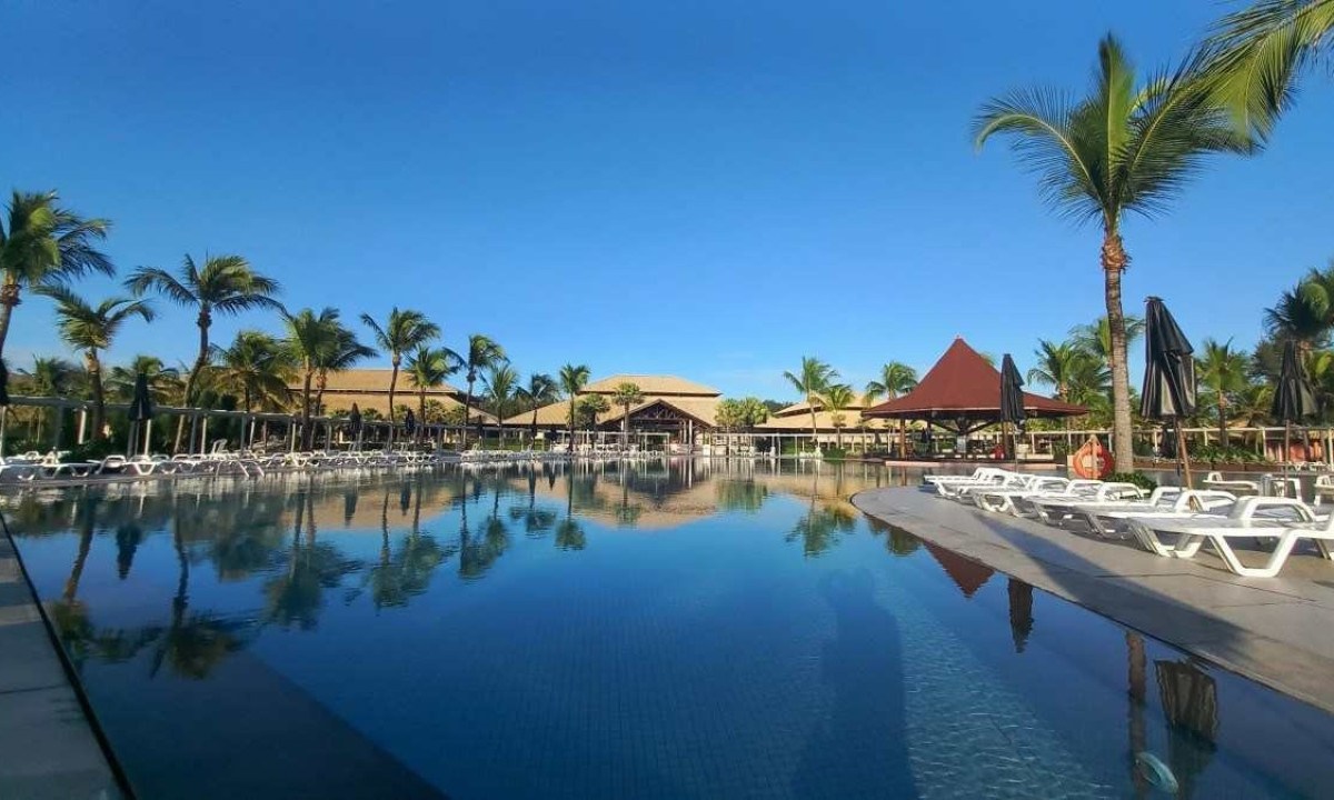 Uma das piscinas mais lindas do Brasil, o Vila Galé Cumbuco oferece excelência com seus espaços de lazer e entretenimento 
 -  (crédito: Carlos Altman/EM)