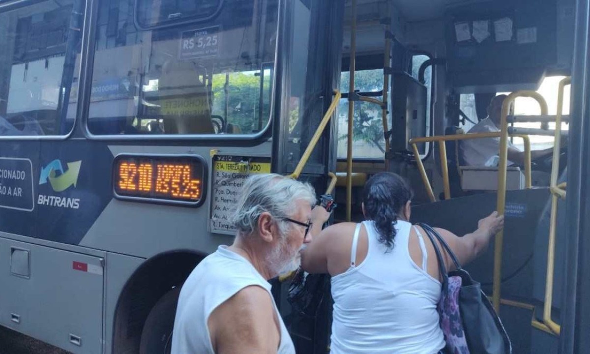 Reajuste de 29 de dezembro de 2023 aumentou passagem do ônibus convencional de R$ 4,50 para R$ 5,25, e a do suplementar, de R$ 4,20 para R$ 5 -  (crédito: Jair Amaral/EM/D.A.Press)