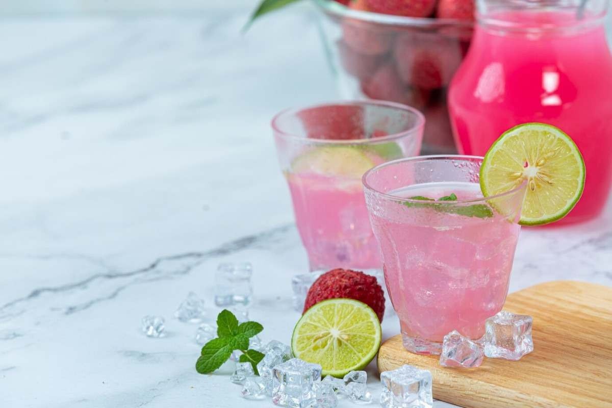 Pink Lemonade é uma opção bonita e gostosa para que prefere drinques mais leves. 