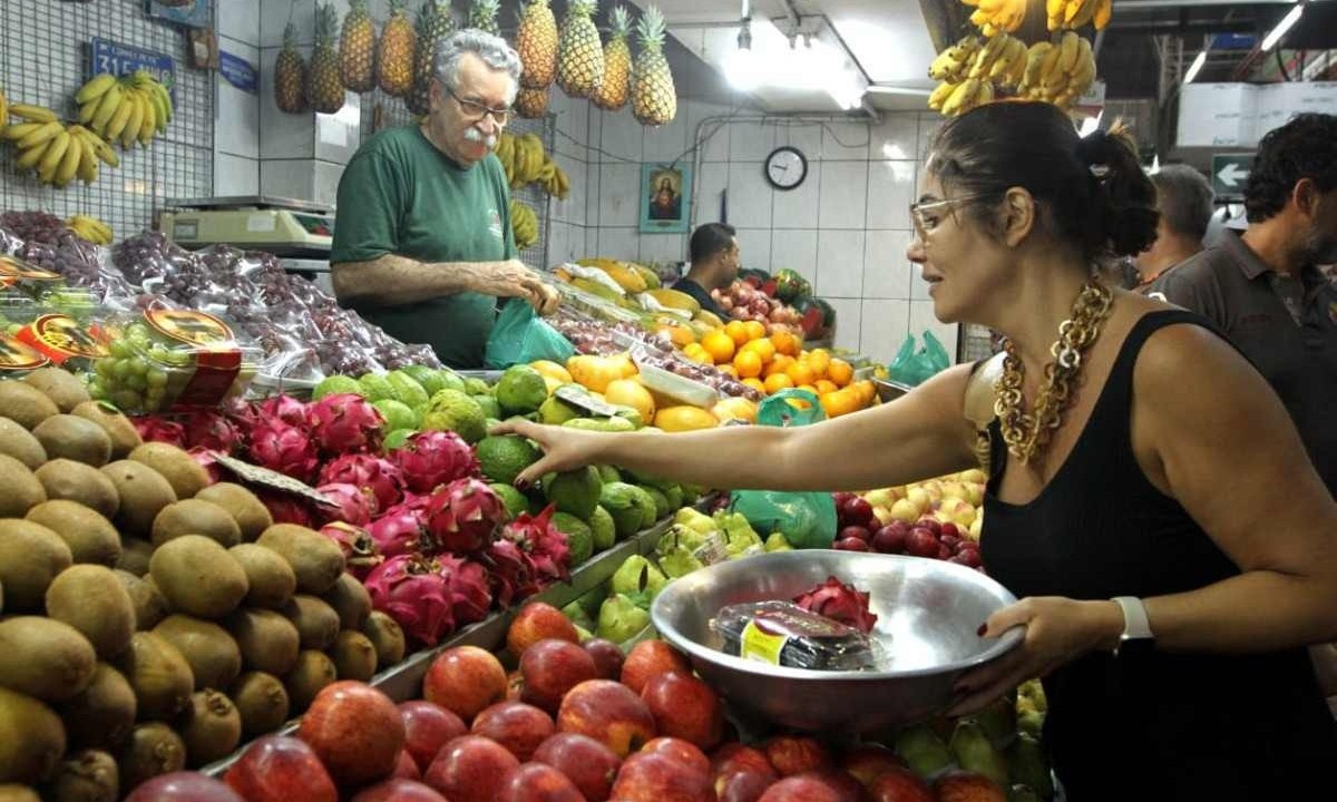 Consumidores vão ao Mercado Central para garantir a ceia de Ano Novo -  (crédito: Jair Amaral/EM/D.A Press)