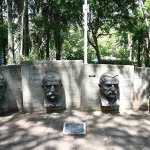 Quatro personalidades em um só monumento - Gines Gea Ribera/Arquivo EM