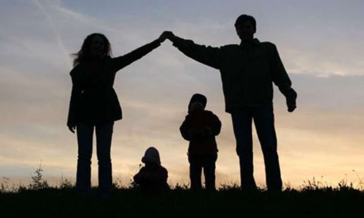 Para autor do livro, o bebê mais feliz do pedaço, a família estendida é o normal. A família nuclear é, de muitas maneiras, um caminho errado -  (crédito: Arquidiocese  de Montes Claros)