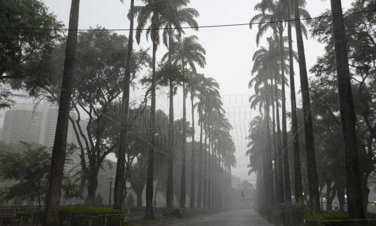 Último dia de 2023 será de pancadas de chuva isolada em todas as cidades de Minas Gerais -  (crédito: Túlio Santos / EM / D.A Press)