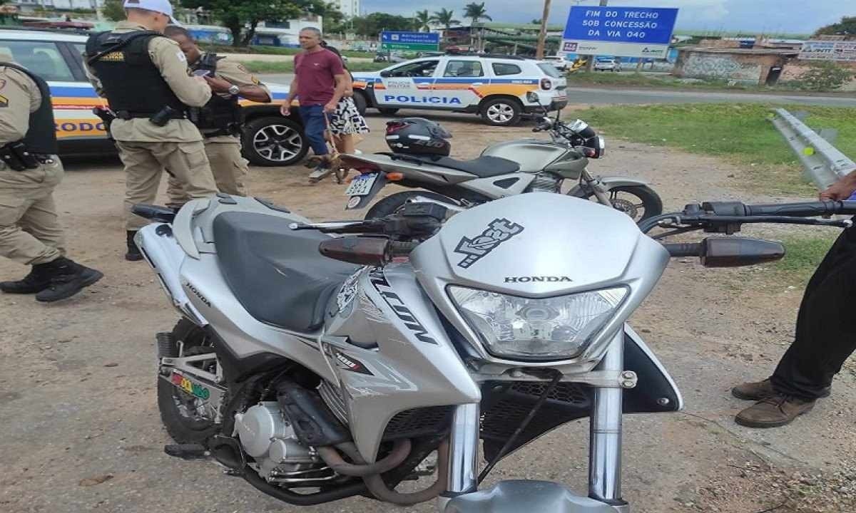 Motocicleta foi apreendida e recolhida ao pátio do Detran -  (crédito: PMRv)