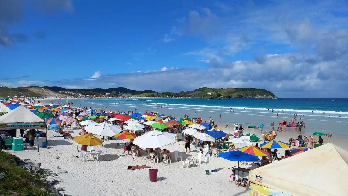 Principal destino de Cabo Frio, a Praia do Forte não terá a tradicional queima de fogos logo mais
    -  (crédito: Carlos Altman/EM)