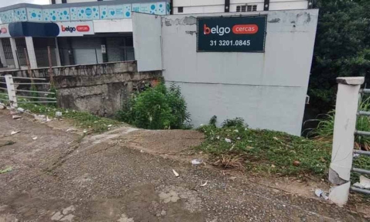 Corpo de Bombeiros foi acionado e isolou o local. Ningu&eacute;m ficou ferido -  (crédito: Jair Amaral/EM/D.A Press)