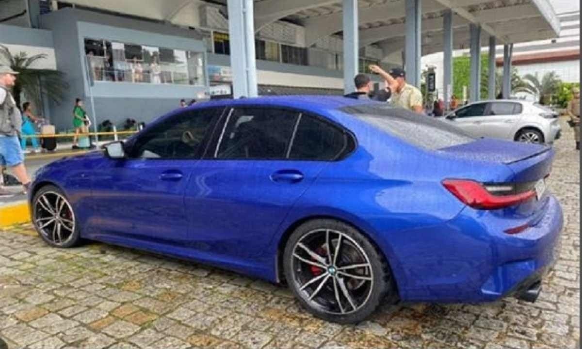 BMW onde estavam os quatro mineiros, cuja suspeita de morte seja intoxicação -  (crédito: Redes sociais)