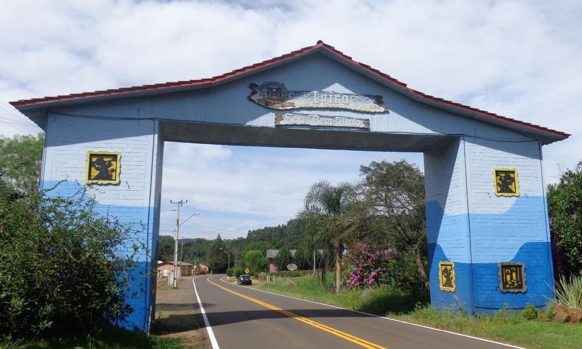 Portal de entrada de Ipira (SC)                       
     -  (crédito: Kaktus Kid/Wikipedia commons)