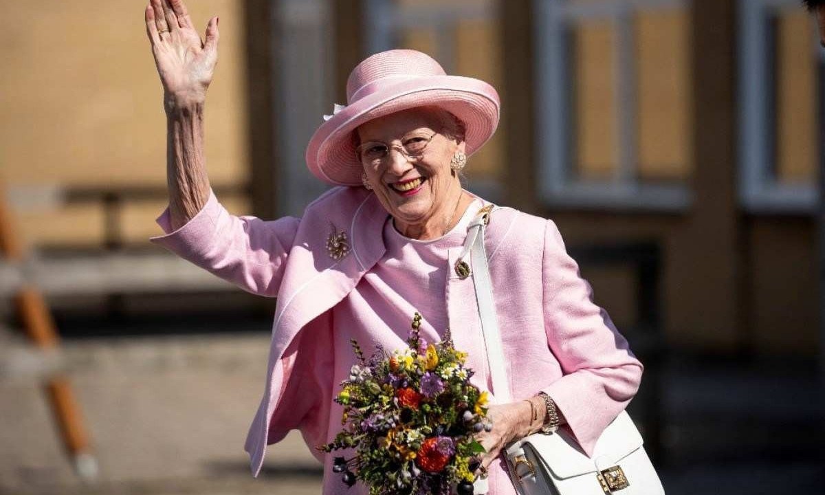 Rainha Margrethe II acena e sorri -  (crédito: Bo Amstrup / Ritzau Scanpix / AFP)
