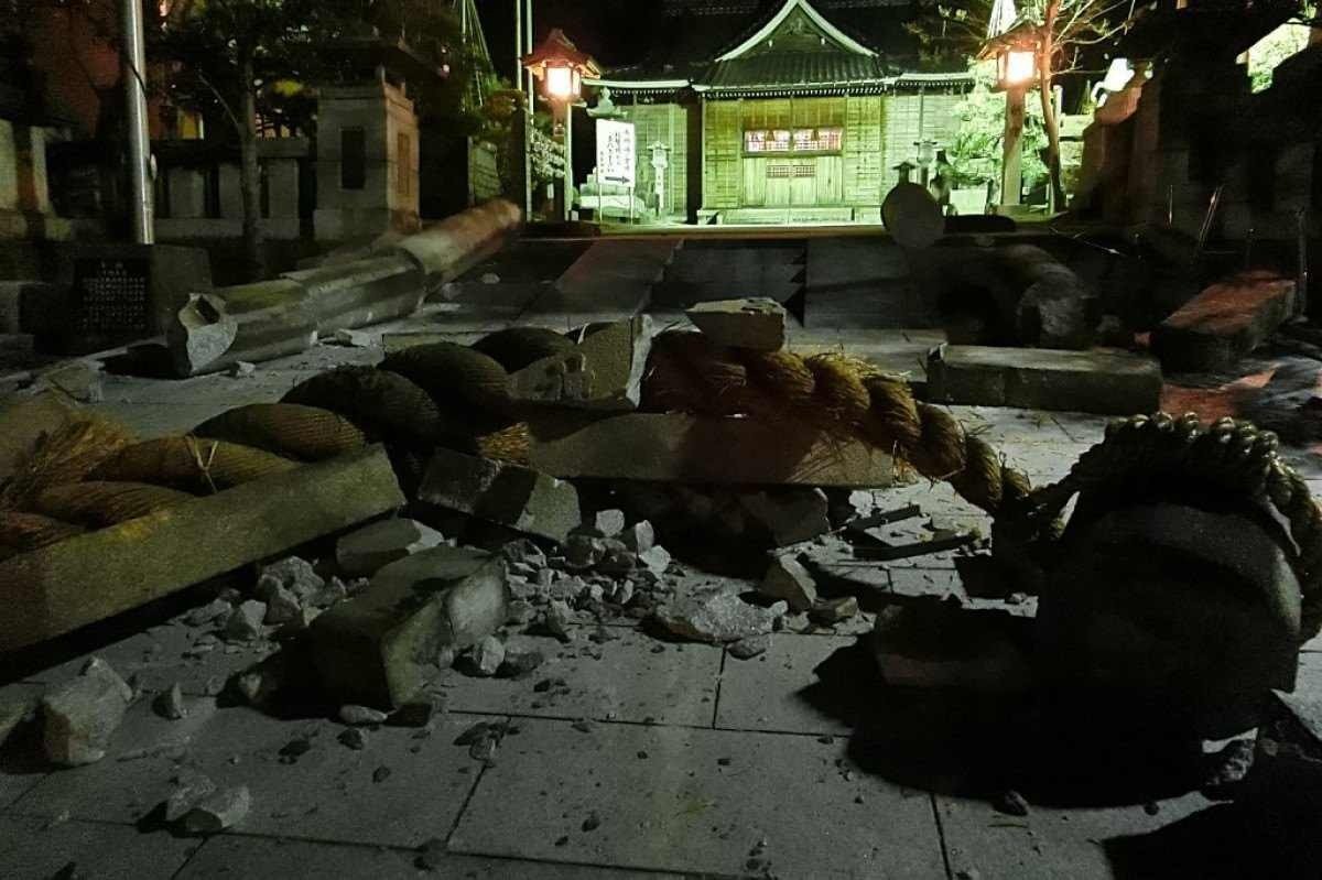 Terremotos violentos no Japão provocam ondas de tsunami