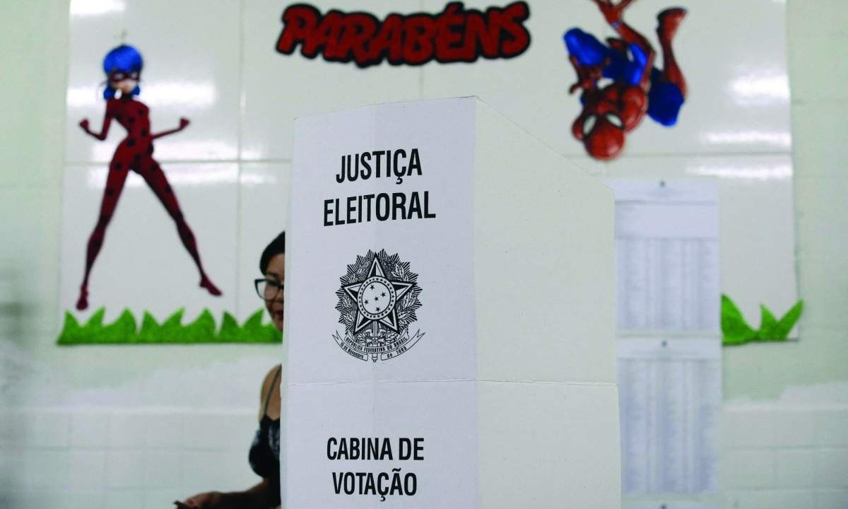 Escolha dos prefeitos nas urnas é considerada estratégica, devido ao contato direto que eles têm com a população, segundo especialistas
 -  (crédito: Sérgio Lima/AFP)