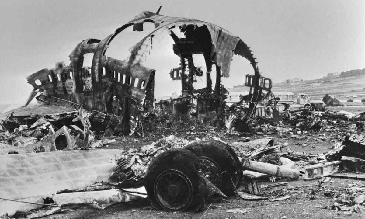 Restos dos Boeings que se chocaram em Tenerife, na Espanha, em 1977 -  (crédito: Dutch National Archives)
