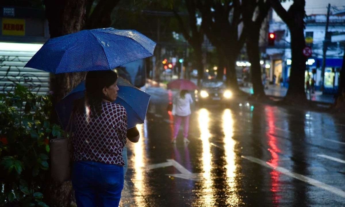 Belo Horizonte foi castigada pela chuva nesta terça-feira (2) -  (crédito: Ramon Lisboa/EM/D.A. Press)