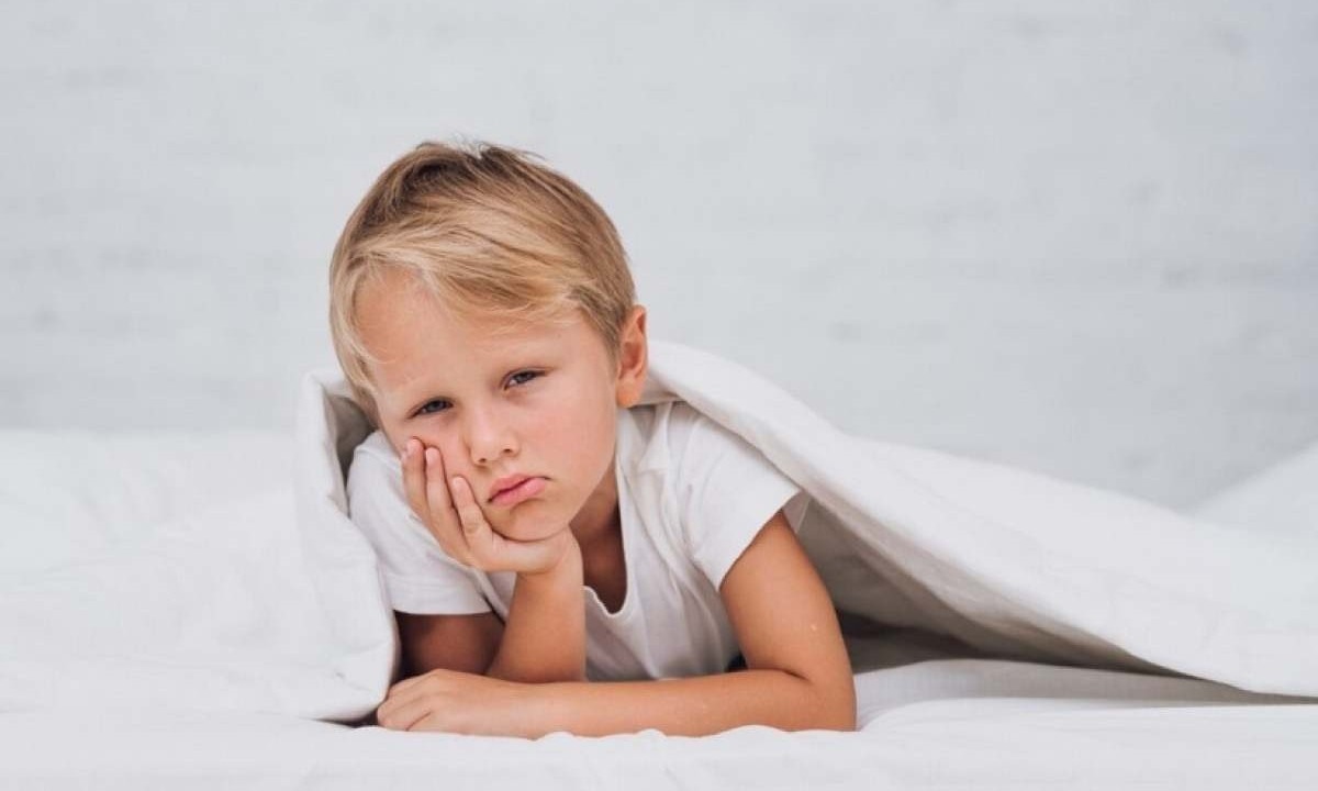 É comum que as crianças que sofrem com episódios de xixi na cama sintam vergonha por causa do hábito -  (crédito: Freepik)