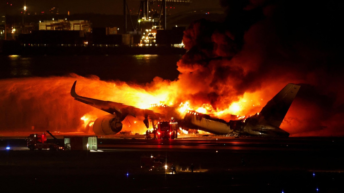 O que se sabe sobre avião que pegou fogo no Japão com 379 a bordo