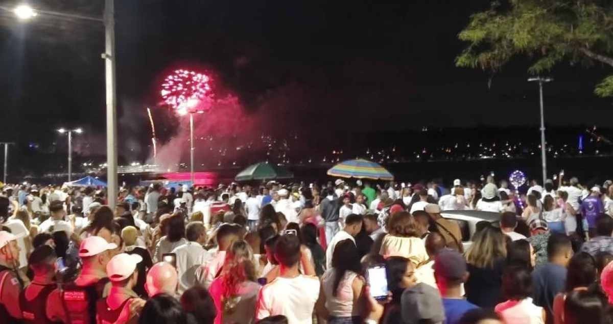 Moradores de Lagoa Santa dizem que show de fogos da prefeitura causou barulho