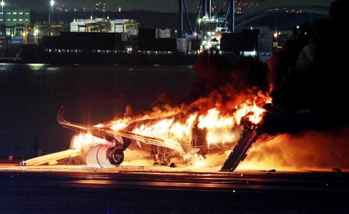 Colisão de dois aviões deixa cinco mortos no Japão