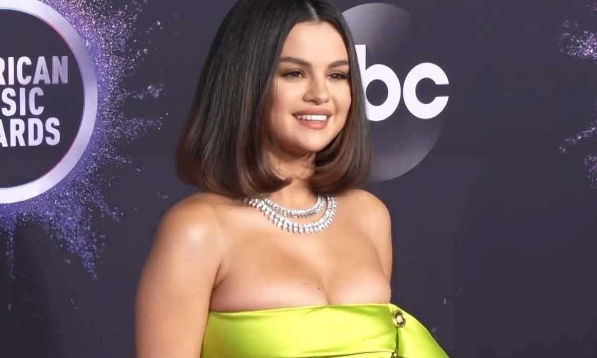 Selena Gomez no American Music Awards 2019 -  (crédito: Cosmopolitan UK/wikimedia commons)