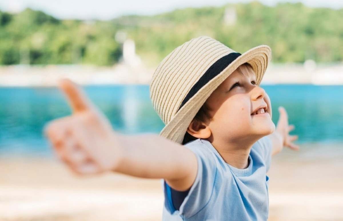 Sombra e água fresca: pediatra fala sobre a importância das férias para as crianças