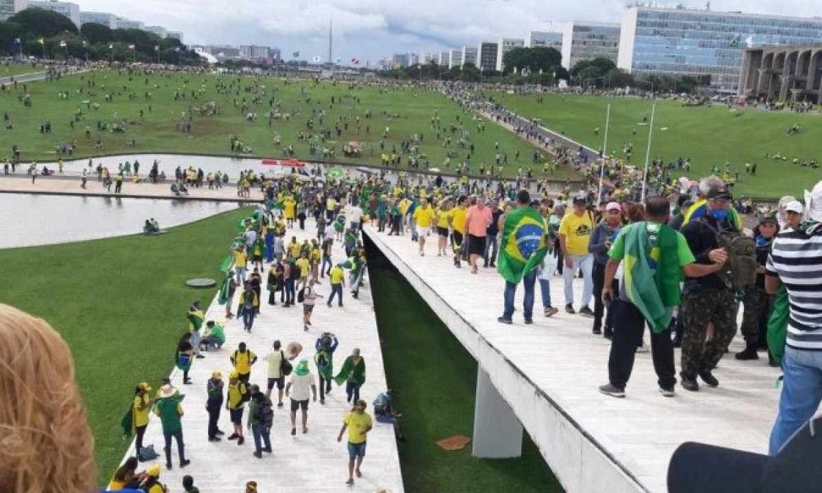 Manifestantes que invadiram Brasília em 8 de janeiro de 2023 foram convocados principalmente pelas redes sociais
 -  (crédito: Evandro Eboli/CB/D.A Press)