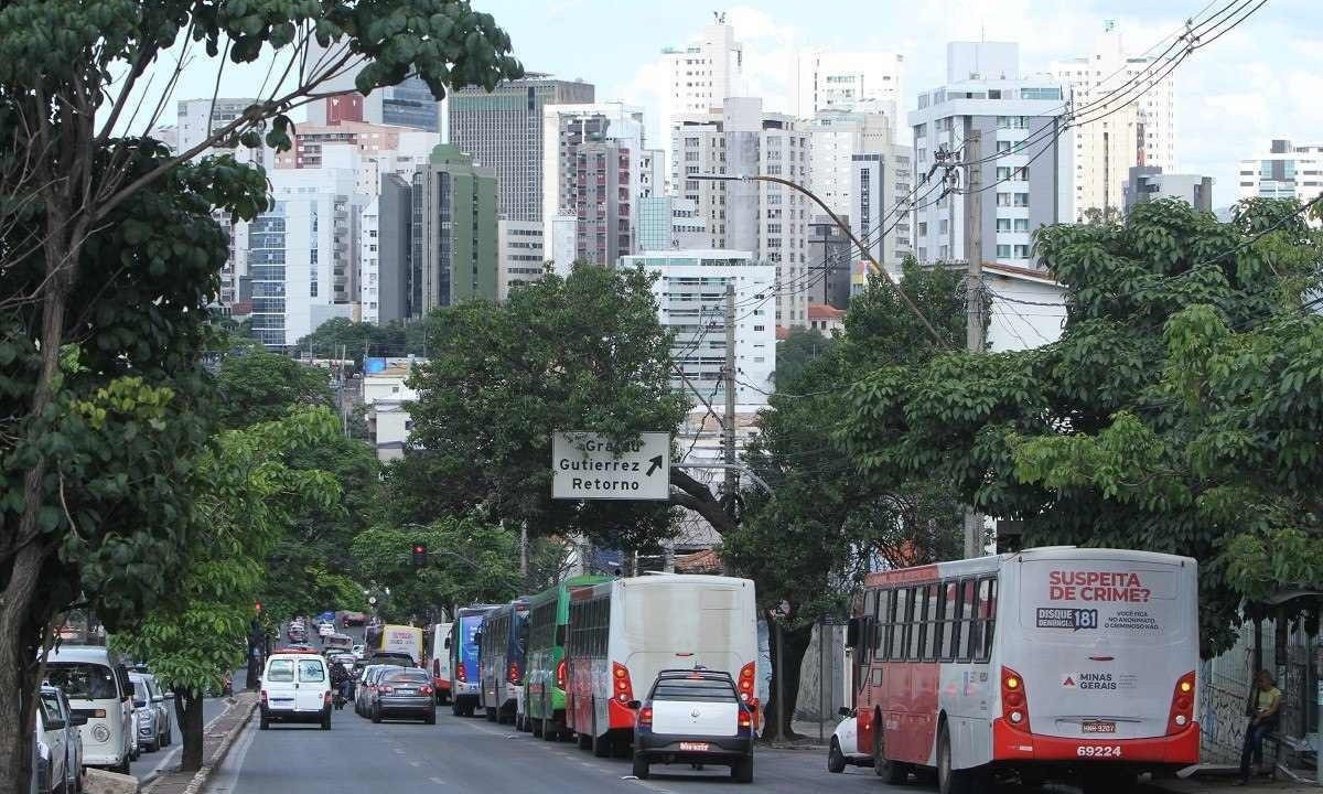 Diariamente, 835 mil passageiros em média passam pela Avenida Amazonas 
       -  (crédito: Edesio Ferreira/EM/D.A.Press)